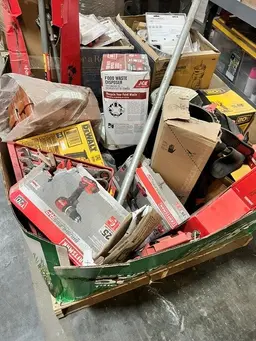 Image of 3 Pallets of UNMANIFESTED Mixed Merchandise