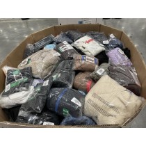 4 Pallets of Women's & Men's Apparel (VAR-6321106), Like New, 595 Units, Ext. Retail $22,989 CAD, Varennes, QC, Canada