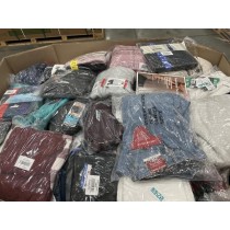 4 Pallets of Women's Apparel & More (VAR-6650385), Like New, 1,052 Units, Ext. Retail $31,082 CAD, Varennes, QC, Canada