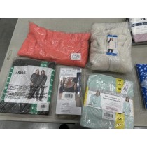 1 Pallet of Women's Apparel & More (VAR-6997368), A/B, 304 Units, Ext. Retail $9,076 CAD, Varennes, QC, Canada