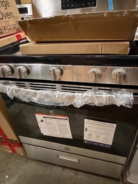 Ranges, Refrigerators, a Dishwasher & More Ext. Retail $18,540 CAD, Brantford, ON, Canada