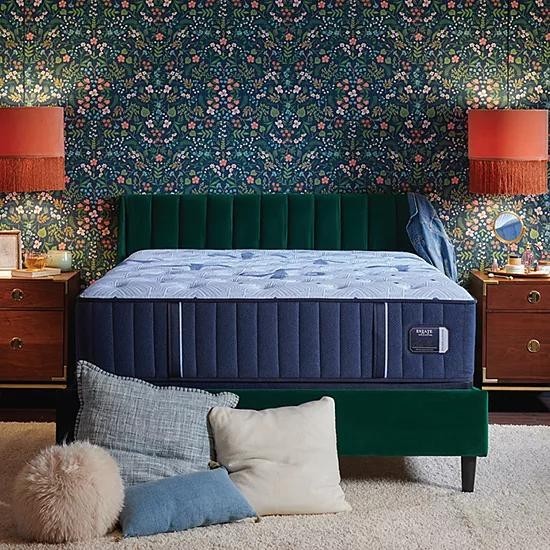 Est. 17 Pallets of Mattresses & Mattress Support & Furniture Ext. Retail $43,575, Maspeth, NY