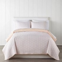 3 Pallets of Bedding & Accessories & More, (Lot J0404130) Like New Condition, 212 Units, Ext. Retail $22,734, Reno, NV