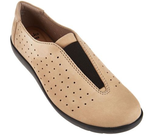 3 Pallets of Clarks Perforated Nubuck Leather Slip-on Shoes, 264 Pairs, (Lot 1_3522), Retail $19,404, Suffolk, VA
