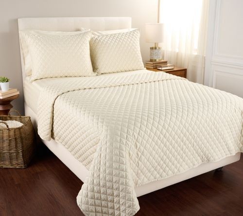1 Pallet of Bedding, Lighting & More by Home Reflections & More Ext. Retail $2,835, Florence, SC