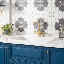 Image of 15 Pallets from Signature Hardware of Unmanifested Returns, Sinks, Vanities, Hardware & More, Salvage Condition, Est. Retail $68,000, Erlanger, KY